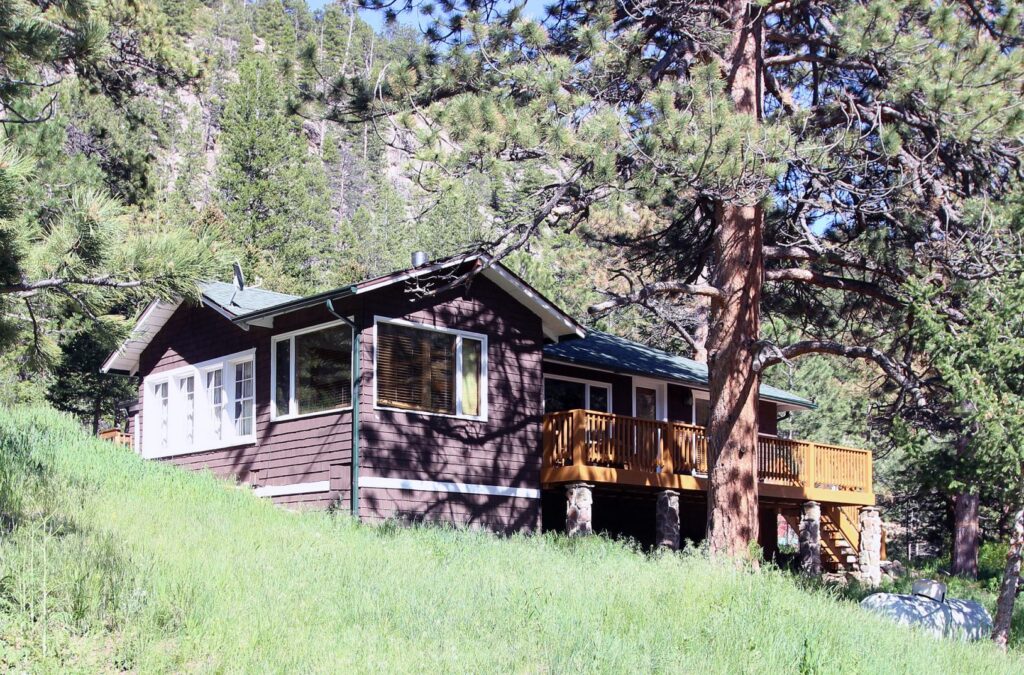image of cabin at rocky mountain resorts