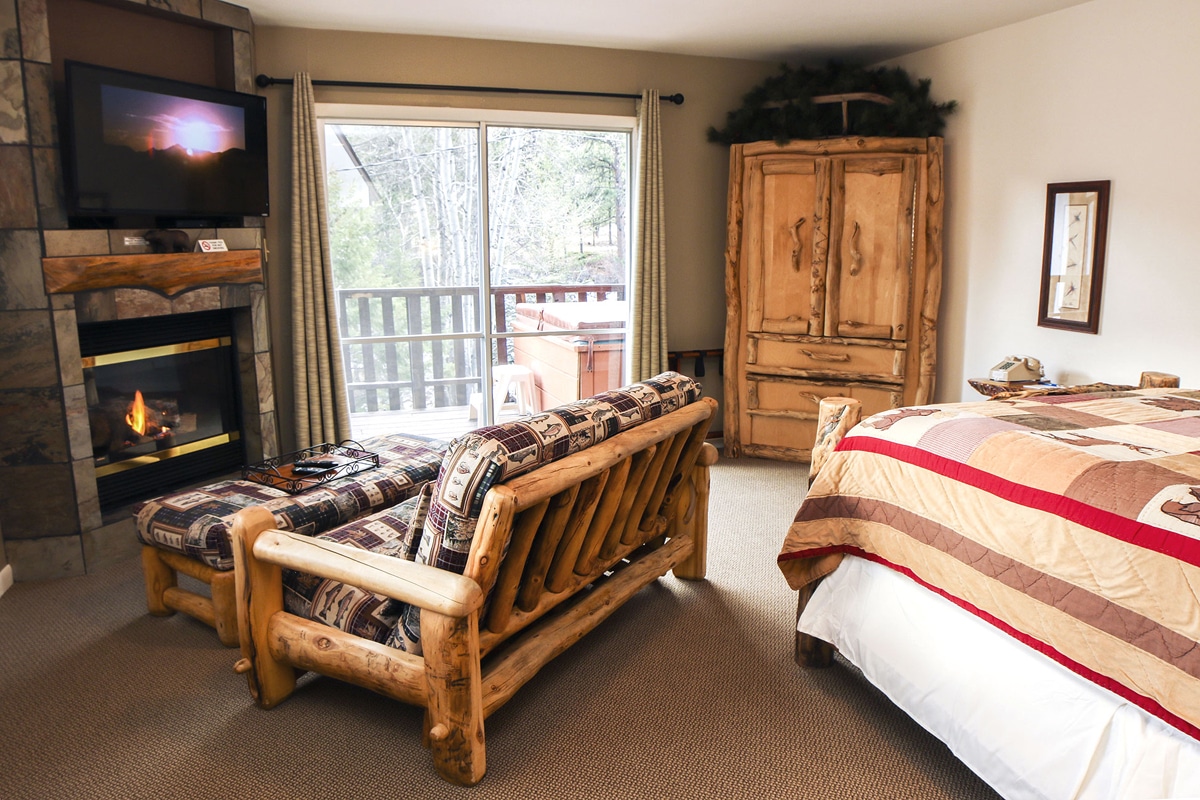 image of Estes Park cabin with a fireplace