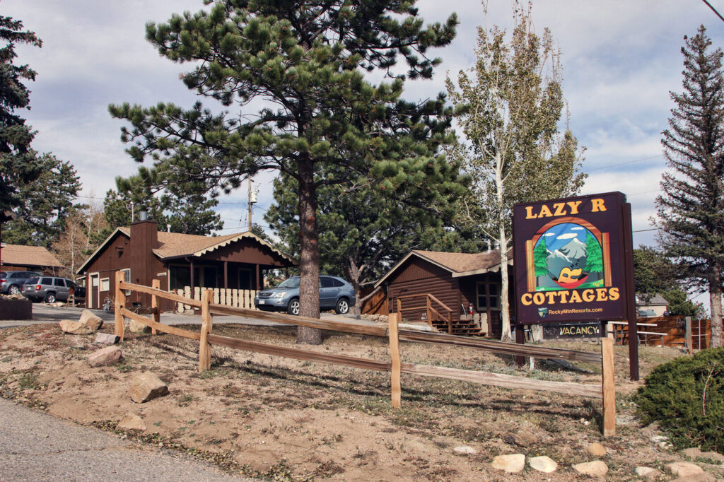 image of estes park lodging, lazy r cottages