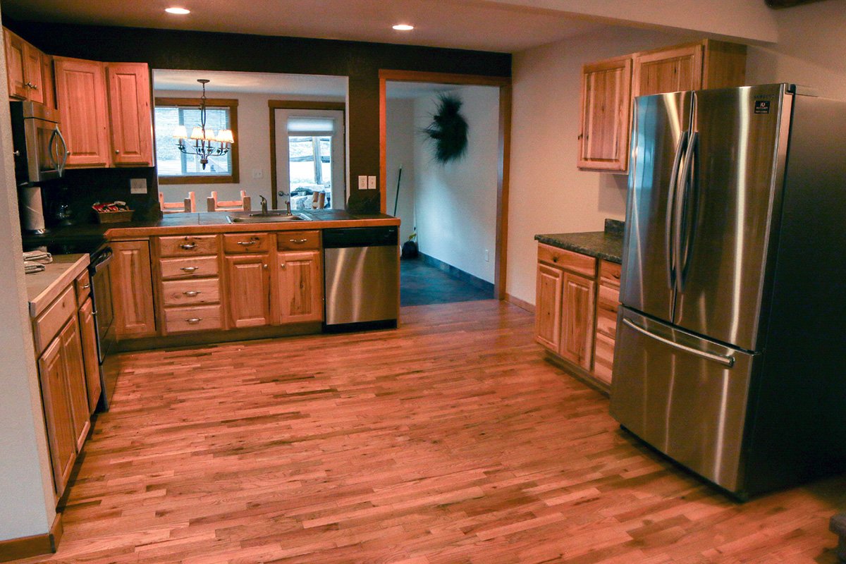 image of estes park cabins with a full kitchen