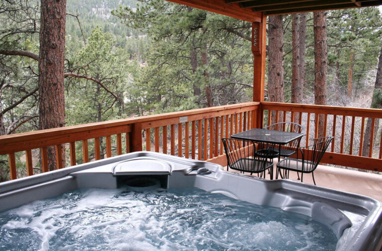 Hot tub at Rocky Mountain Resorts 
